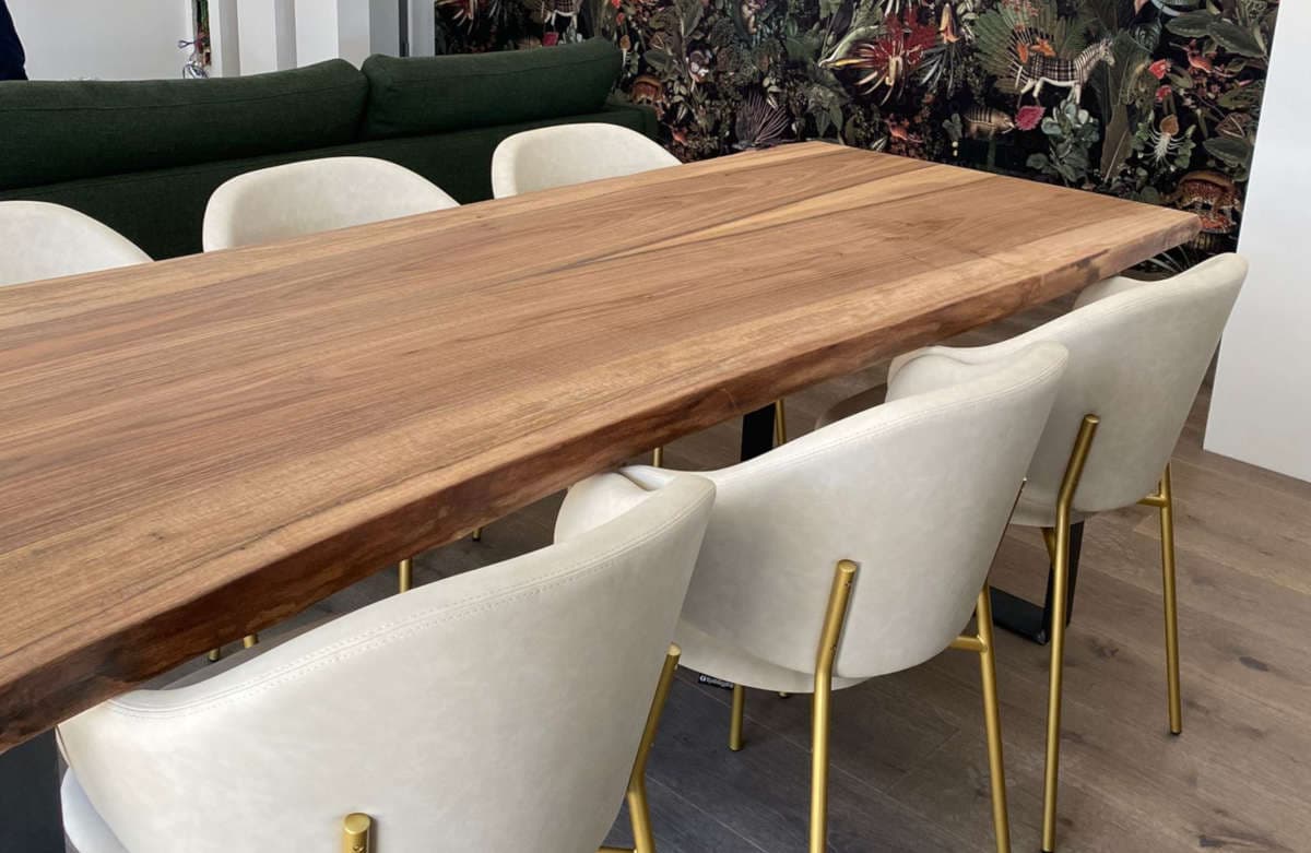 Idee per l’arredo degli open space con il legno massello