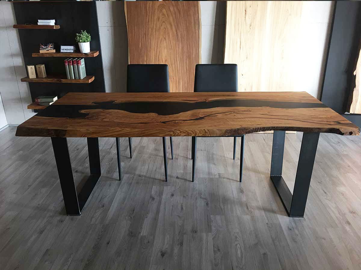 Resin tables: classic and modern
