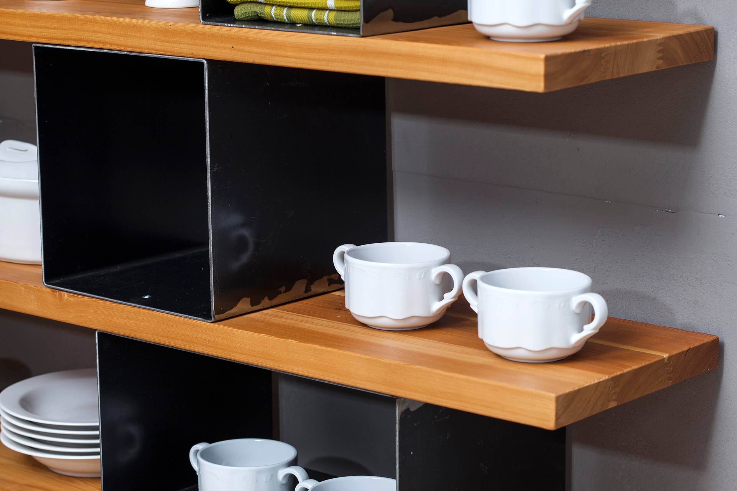Librerie in legno massello: tante varietà d’estetica