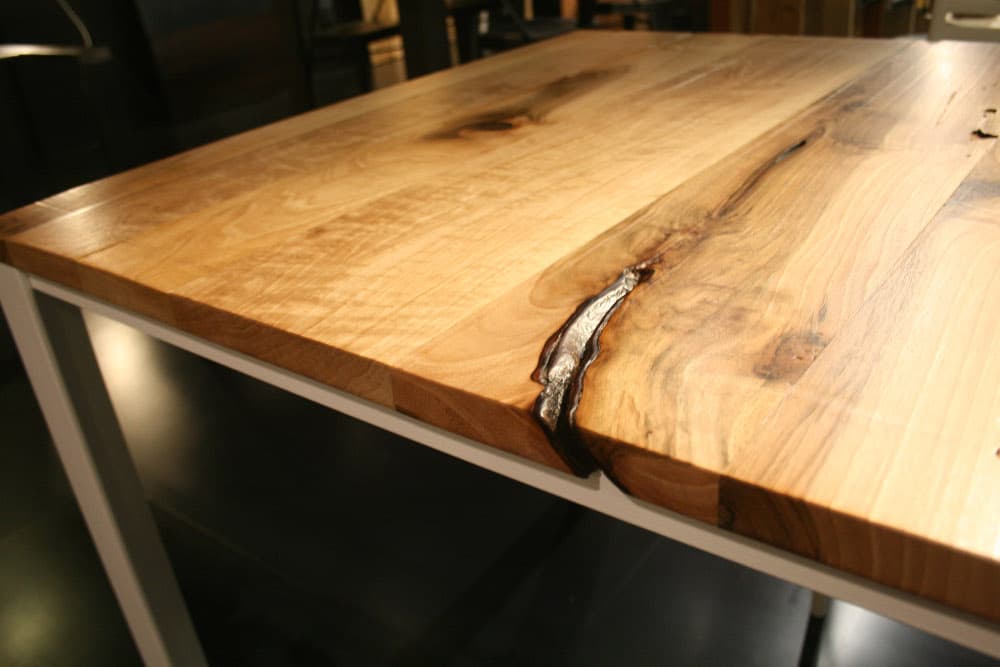 Il legno massello per un tavolo da pranzo