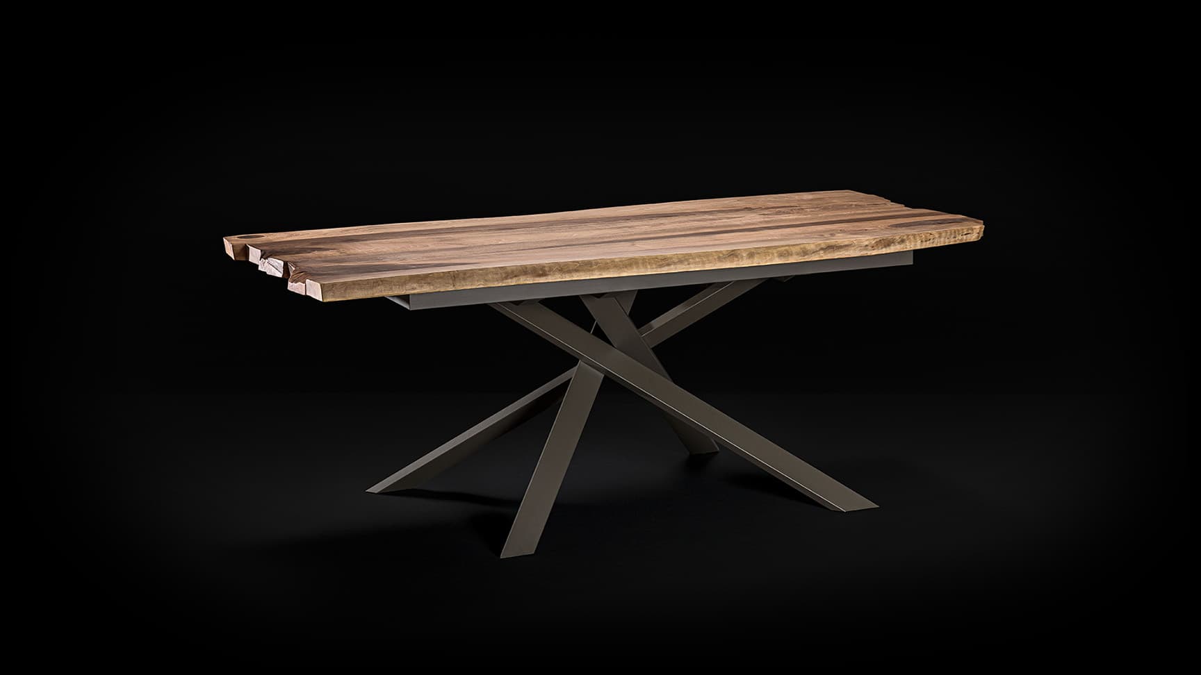 Assembled table in walnut wood