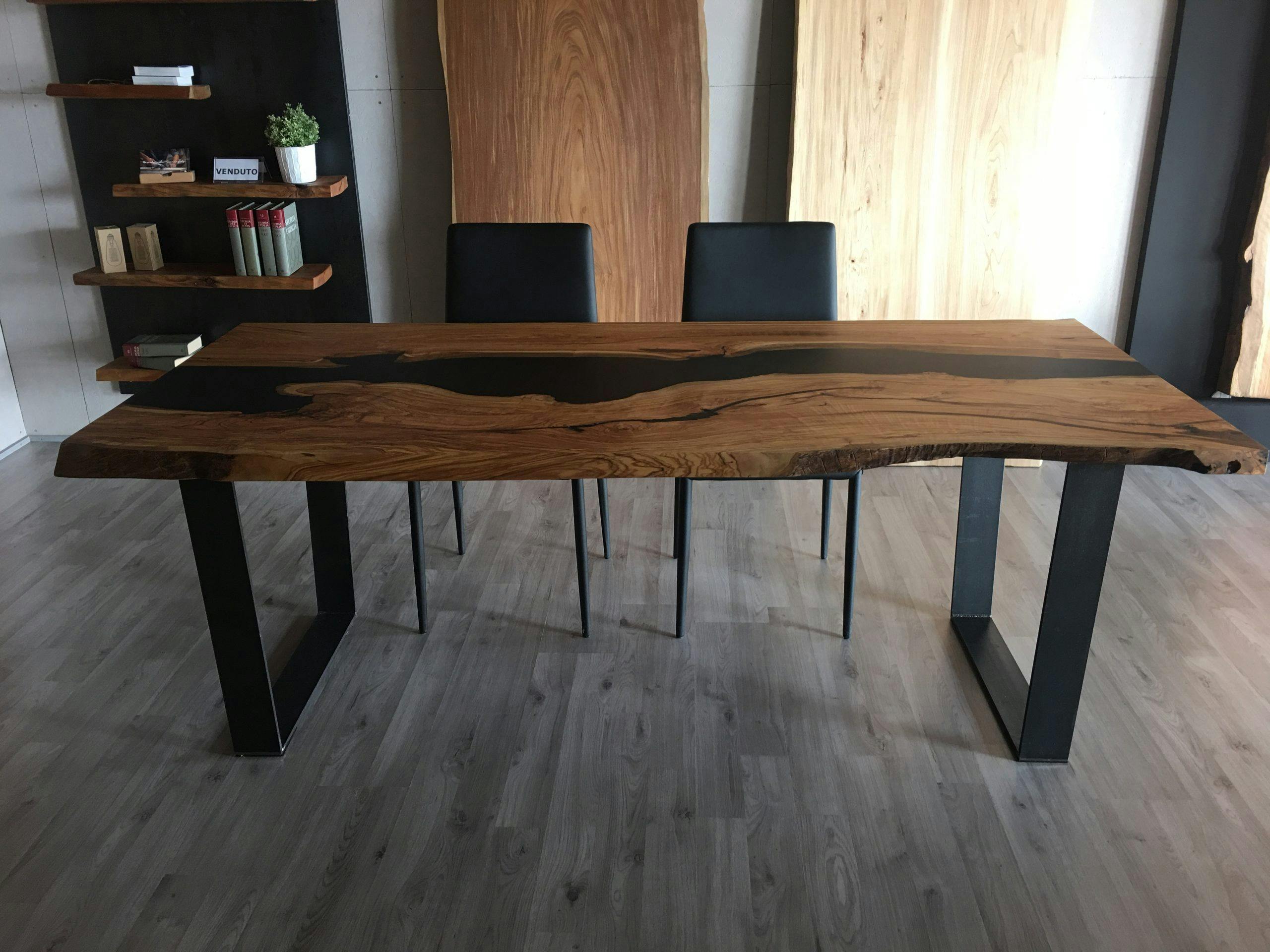 La scelta del basamento per i tavoli in legno massello