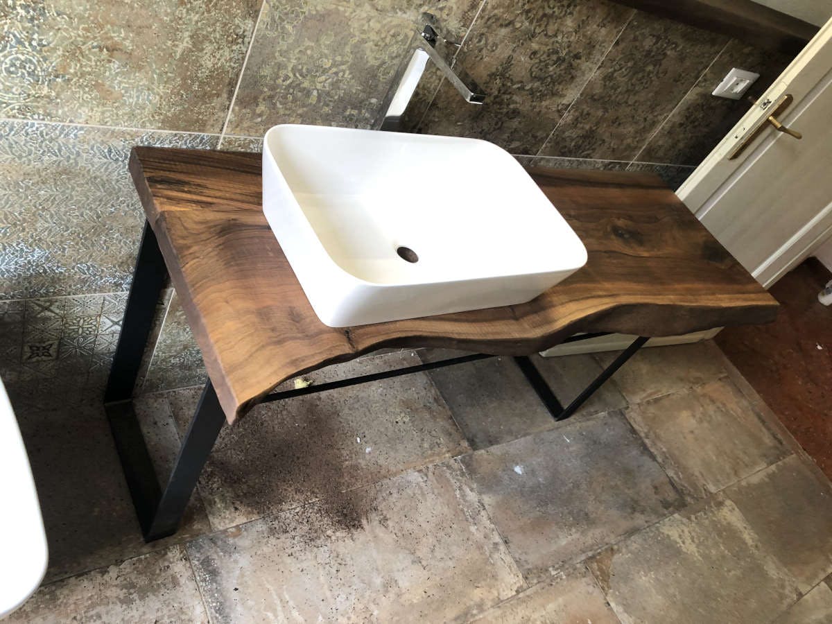 I diversi tipi di piana lavabo in legno massello