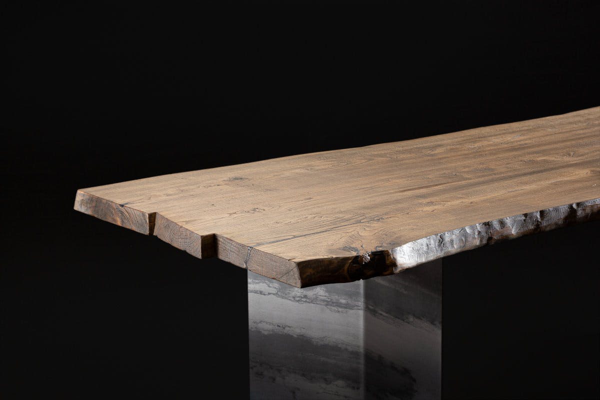 Il tavolo con assi di legno, incontro di unicità