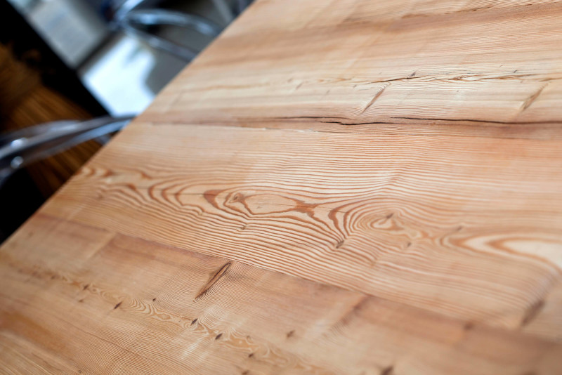 mobili in legno massello