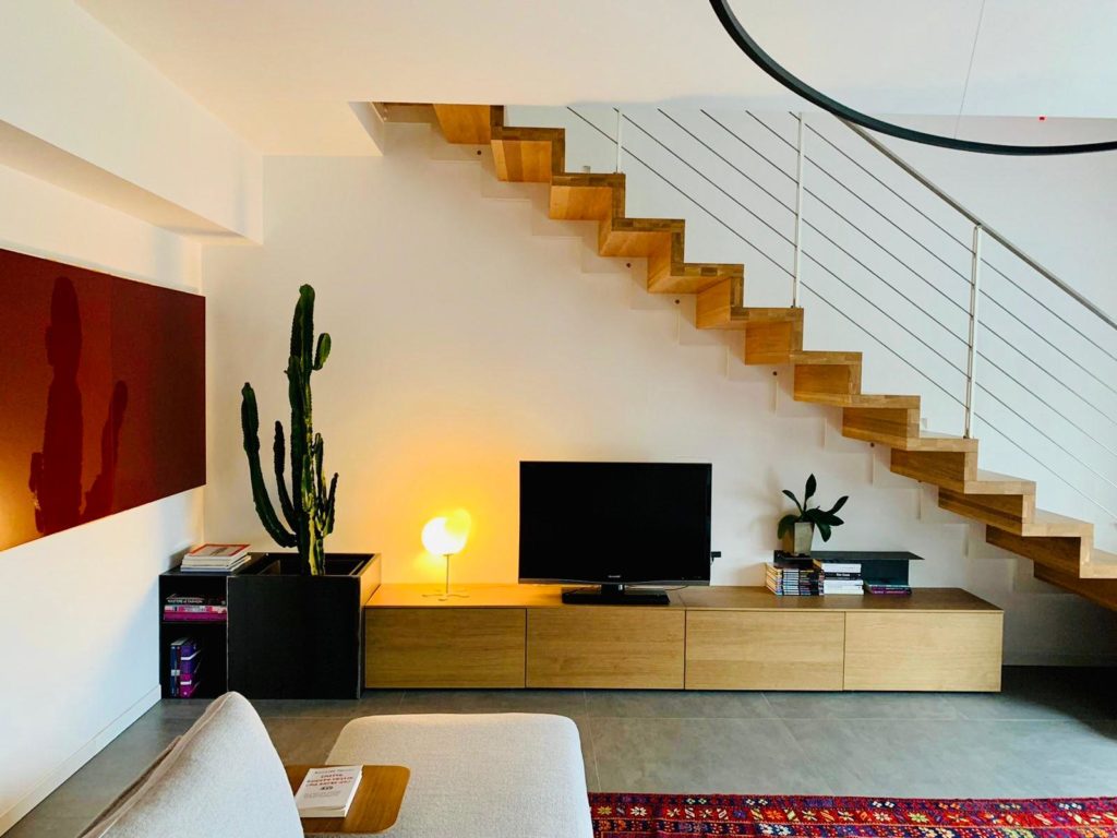 mobile tv in legno