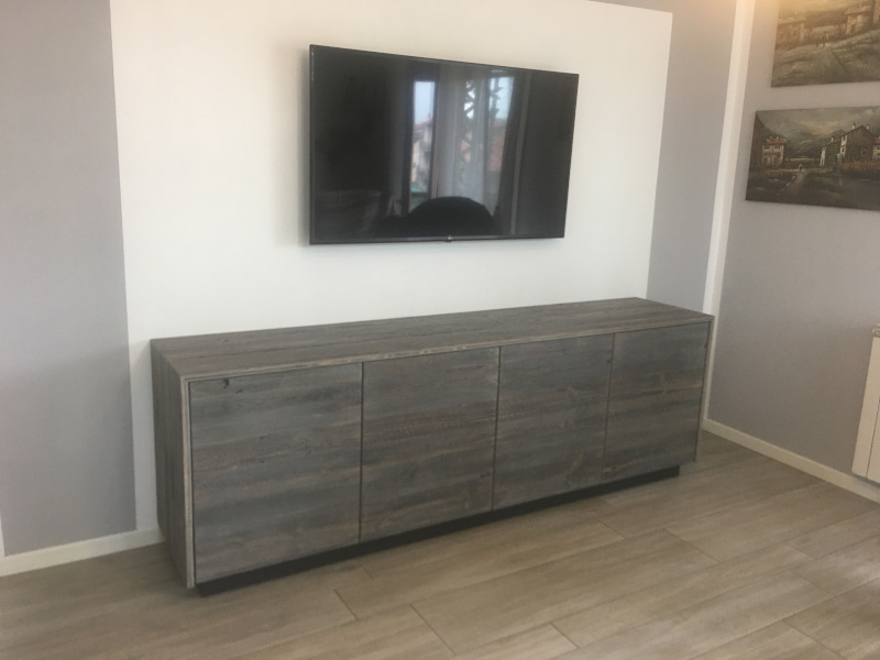 mobile tv in legno