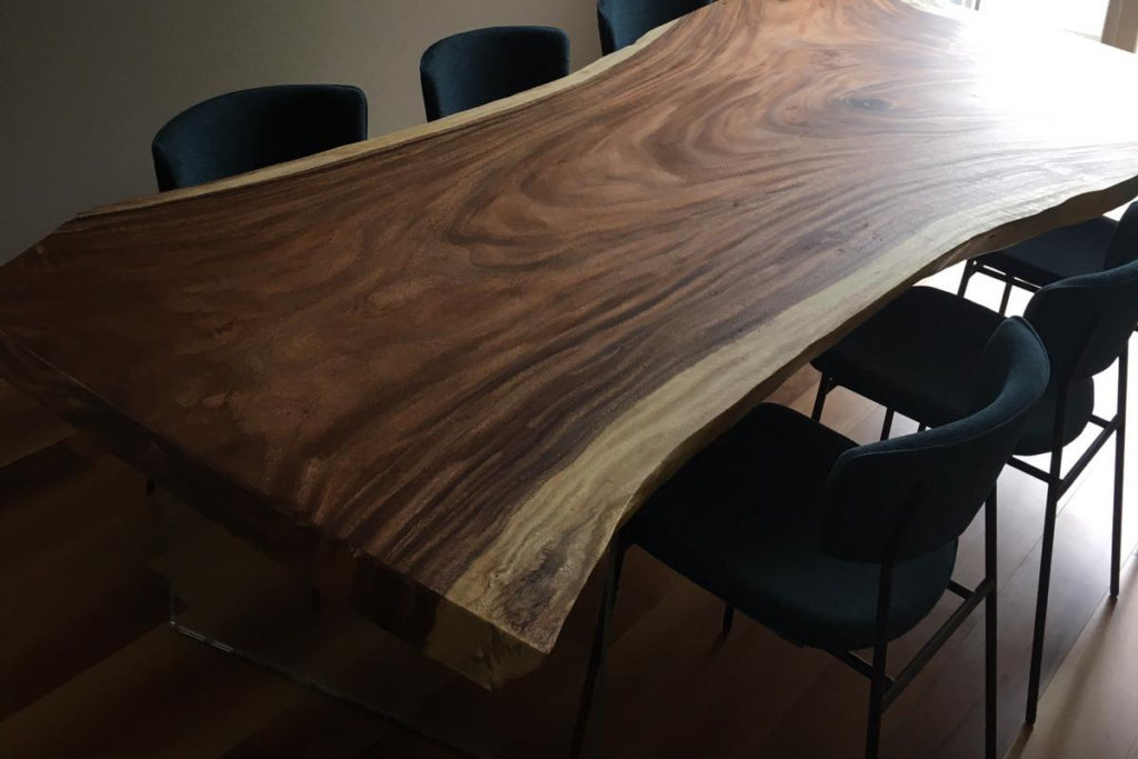 tavoli in legno chiaro