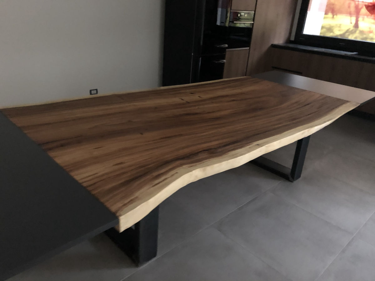 tavolo in legno massello