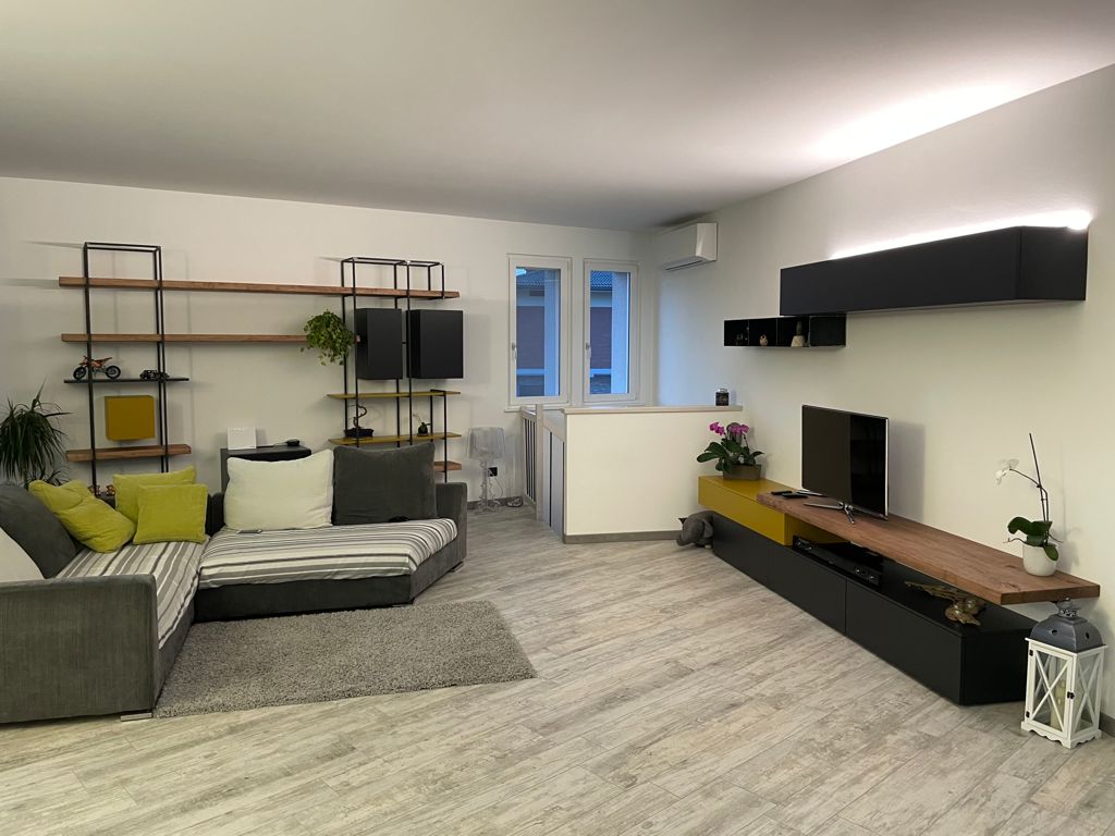 arredi in legno in salotto